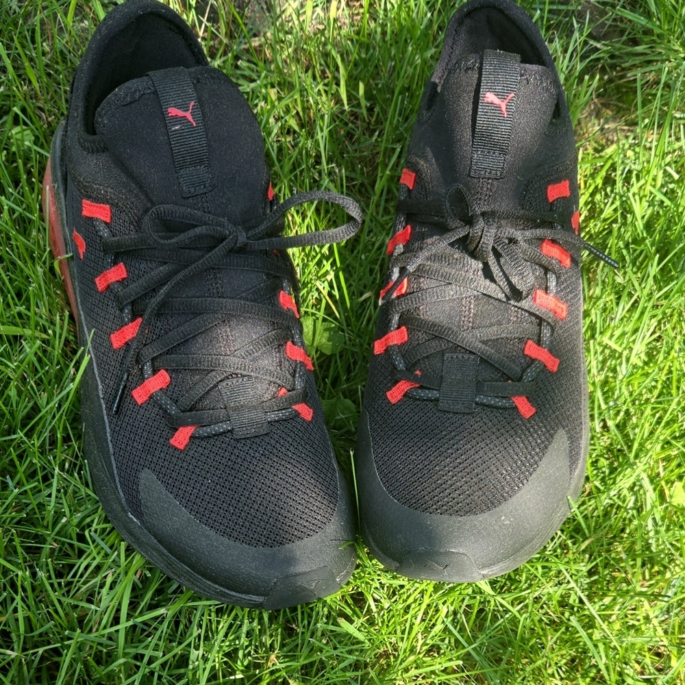 Puma Men's Black and Red Athletic Sneakers